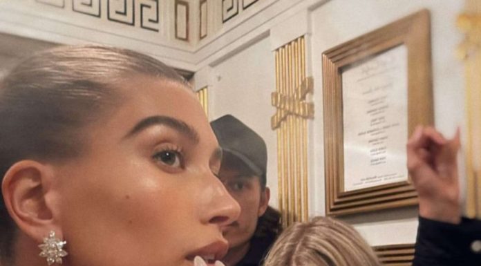 Hollywood Stars Embrace Unique Mirror-like Nail Manicures