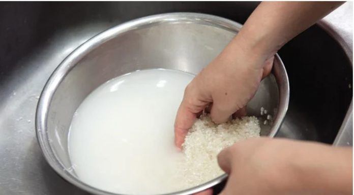 Cooking rice with hot or cold water, just add this ingredient for fragrant, fluffy rice