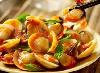 Who should avoid eating clams?