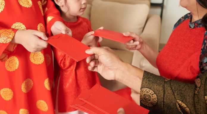 4 Etiquette Young Children Should Be Taught When Receiving Red Envelopes: Children Praised for Intelligence and Politeness
