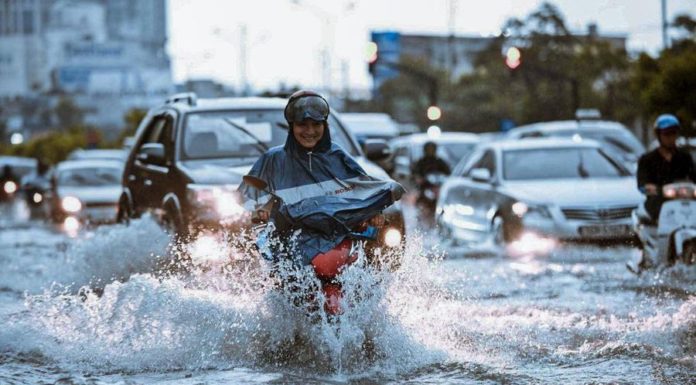 7 Essential Steps to Take While Relocating During Rainy Weather