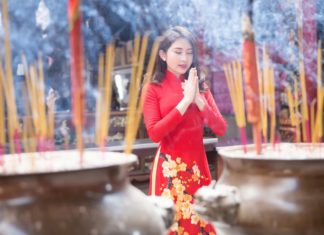 Celebrating the Full Moon of the Lunar Calendar for Good Luck and Success in the New Year