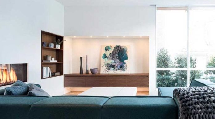 De-cluttering Your Living Room: Creative Storage Tips