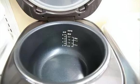 Electric rice cooker only cleans the pot? Skip these 5 dirty spots, save time, and save electricity!