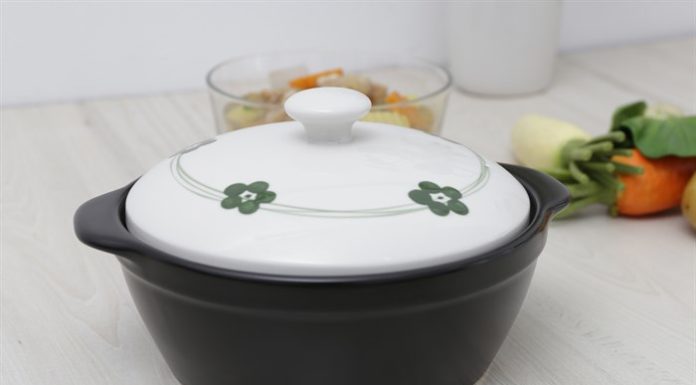 Can Earthenware Pots be Used in Microwave Ovens?