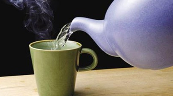 3 Amazing Benefits of Regularly Drinking a Warm Glass of Water Before Bed!