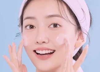 Ladies Eager to Acquire Information on New Skin Moisturizing Method