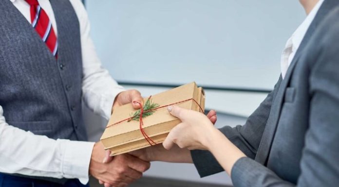 2023 Tet Holiday Gift Guide: 15 Practical and Thoughtful Ideas to Strengthen Your Relationship