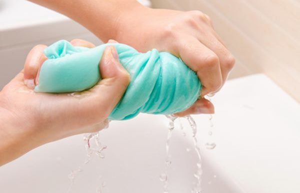 Winter clothes difficult to dry and easy to smell, follow this method for a delightful scent overnight.