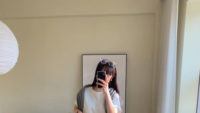 4 Stylish Tops to Pair with Jeans for a Chic Office Look