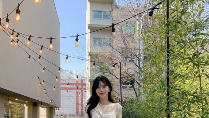 4 Long-legged Zip-Up Jeans Styles that Guarantee Gorgeous Silhouette