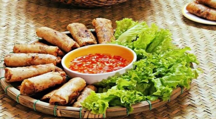 How to pack traditional Tet nem that won’t even make your tongue upset: Don’t waste time if you don’t know.