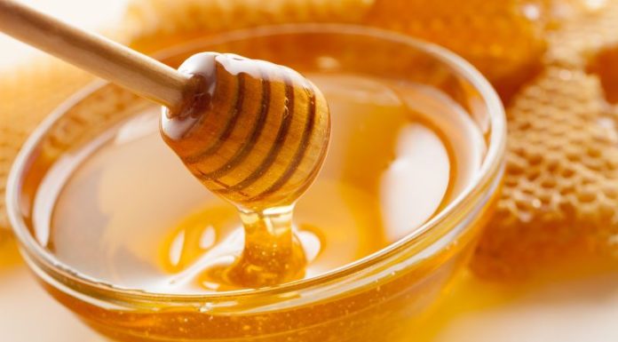 Exploring the Advantages of Cleansing with Honey