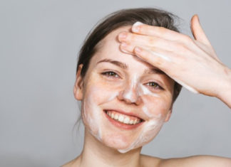 5 Important Tips for Keeping Your Skin Fresh and Youthful While Washing Your Face
