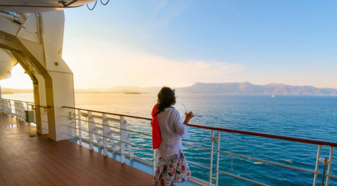 8 Useful Tips to Avoid Motion Sickness on a Boat