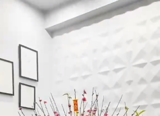 How to arrange cherry blossom branches for Lunar New Year in the living room, ensuring both abundance and savings for a joyful celebration