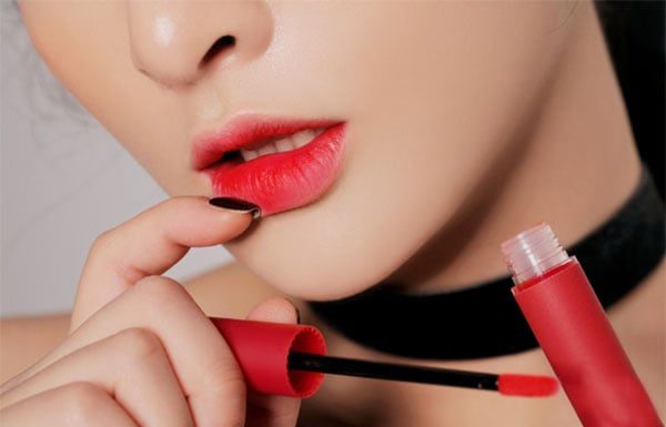 Tips for long-lasting and smudge-proof lipstick