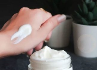 Formula for a flawless skin: Milk and rice mask