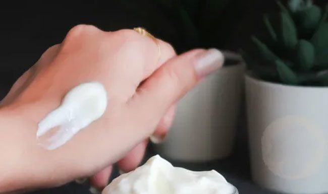 Formula for a flawless skin: Milk and rice mask