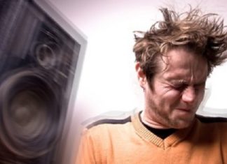 How To Fix The Howling of a Karaoke Microphone