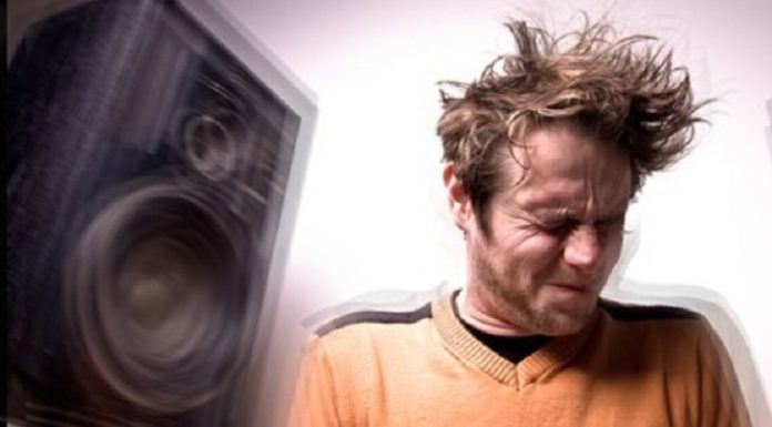 How To Fix The Howling of a Karaoke Microphone