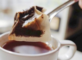 Use Tea Bags to Get Rid of Odors and Grease in an Oil-Free Fryer