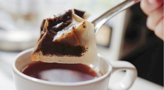 Use Tea Bags to Get Rid of Odors and Grease in an Oil-Free Fryer