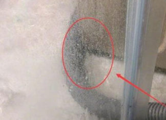 Tips for Cleaning Stains and Calcium Deposits on Bathroom Glass Walls