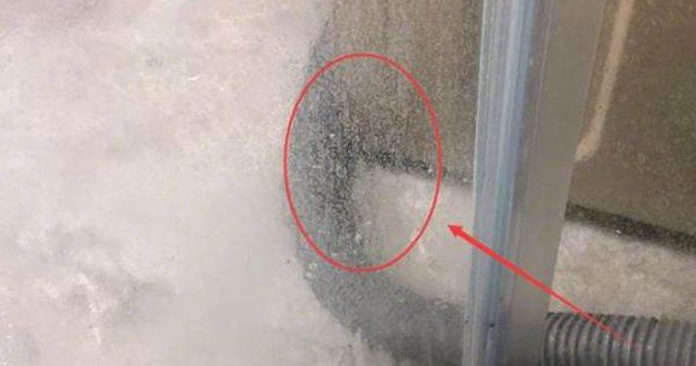 Tips for Cleaning Stains and Calcium Deposits on Bathroom Glass Walls