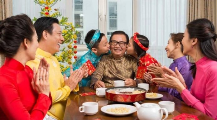 What color to wear on the first day of Tet Giap Thin 2024 to attract good luck and prosperity