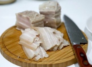 Mistakes in boiling meat lead to nutrient loss