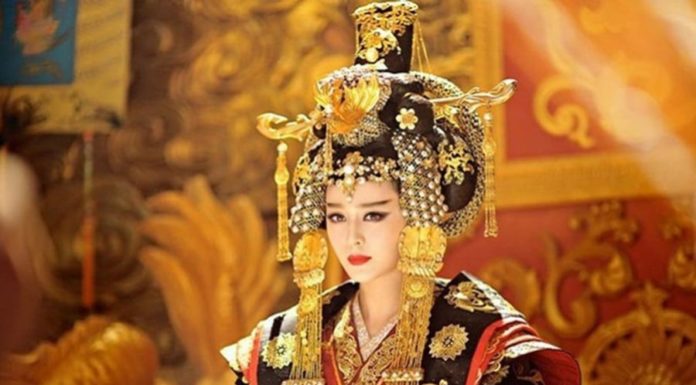 What dynasty does Vietnam belong to during the period of Vo Tac Thien? What is the name of our country at that time?
