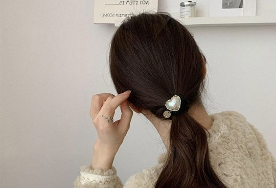 3 Basic Tips for Creating a Stunning High Ponytail with a Stylish Twist