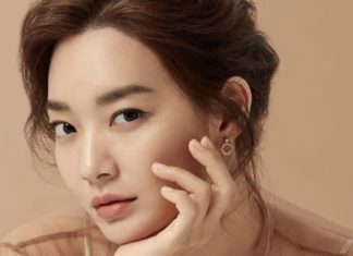 15 Unique and Stylish Poses for Women: Capture the Perfect Shot with Confidence and Elegance