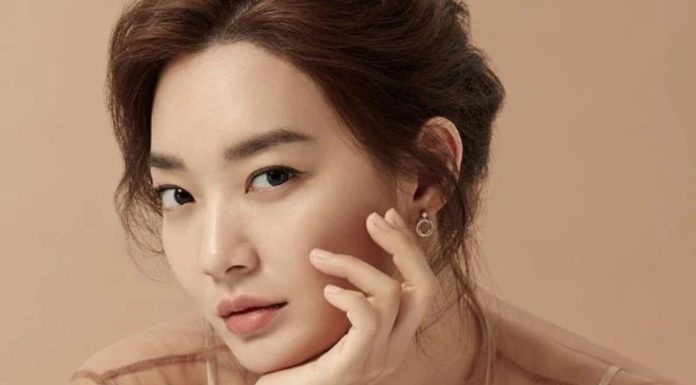 15 Unique and Stylish Poses for Women: Capture the Perfect Shot with Confidence and Elegance