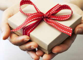 10 Excellent Luck-Bringing Office Desk Decorations and Stress Relievers