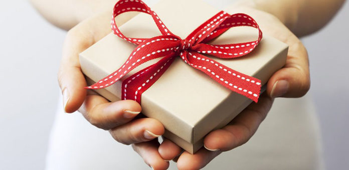 10 Excellent Luck-Bringing Office Desk Decorations and Stress Relievers