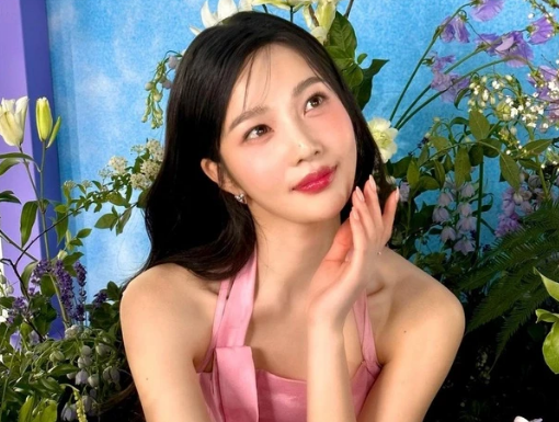 Catch the makeup trend “Candy Pink” for a refreshing and youthful look!