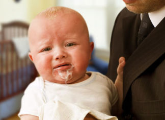 Mothers Should Not Neglect Children Who Are Vomiting Milk: Causes and Solutions