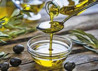 Treating Cracked Heels With Olive Oil