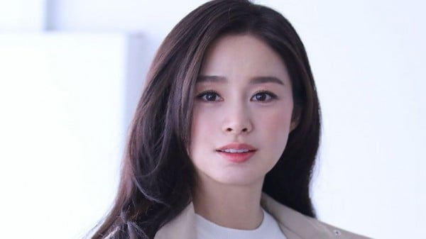 Kind-hearted Wealthy Lady Commander: Congratulations to the Lucky Groom