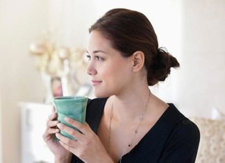 Drinking Hot Water for Healthy Skin and Shiny Hair