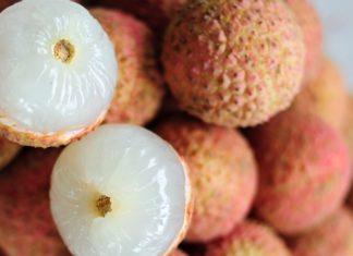 Tips for choosing fresh, thick-skinned lychees without worrying about worms