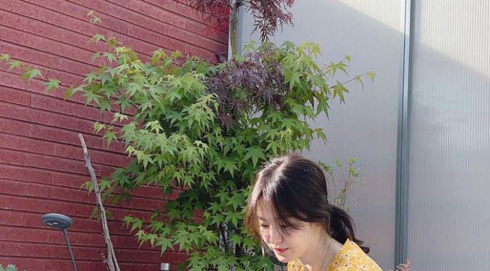 4 Basic Sheath Dresses That Make Women Over 40 Look Years Younger