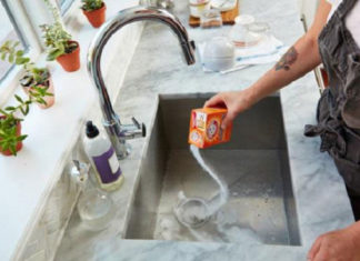 5 Easy and Highly Effective Ways to Clean and Deodorize the Sink