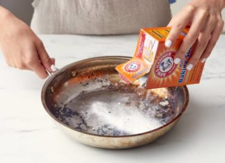 This magical powder will effortlessly remove burnt residue from your blackened pot. No need to scrub anymore!
