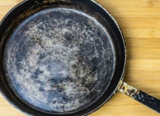 Pan Lost Its Non-Stick Coating: Don’t Throw It Away, Just Add This and Everything Will Be Easy