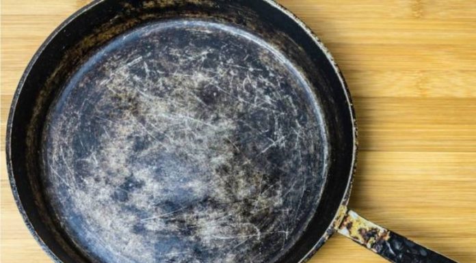 Pan Lost Its Non-Stick Coating: Don’t Throw It Away, Just Add This and Everything Will Be Easy