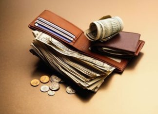 The Three Wallet Essentials for a Wealthy New Year 
A renowned Feng Shui master reveals a simple yet powerful tradition to attract abundance and prosperity in the upcoming year. By placing three specific items in your wallet on the first day of the year, you align yourself with the energy of wealth and success. This practice ensures that your wallet remains a magnet for money throughout the year, always keeping it full and flourishing.