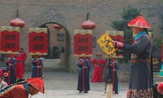 Why did people have to kneel and give thanks when they were granted death by the king in ancient times?